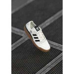 �A�f�B�_�X�I���W�i���X �����Y �X�j�[�J�[ �V���[�Y FORUM LOW CL UNISEX - Trainers - cloud white/core black/orbit grey