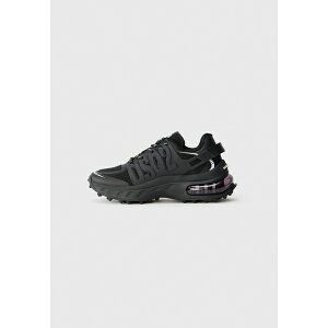 fB[XNGA[h Y Xj[J[ V[Y Trainers - black