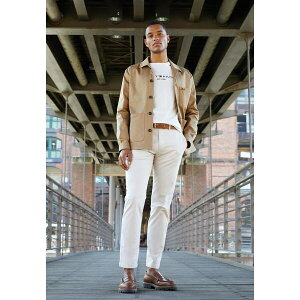 g~[ qtBK[ Y T_ V[Y LOGO TEE - Print T-shirt - white