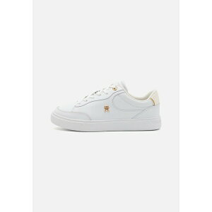 g~[ qtBK[ fB[X Xj[J[ V[Y ESSENTIAL CHIC COURT - Trainers - white