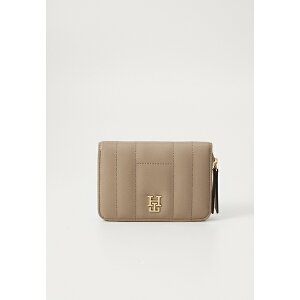 g~[ qtBK[ fB[X z ANZT[ FEMININE - Wallet - coastal taupe