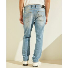 ゲス メンズ デニムパンツ ボトムス Men's Faded Slim Tapered Jeans Light Wash