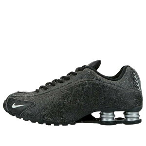 Nike �i�C�L �����Y �X�j�[�J�[ �yNike Shox R4 'Black' IO4544-002�z �T�C�Y US_5.5(23.5cm)