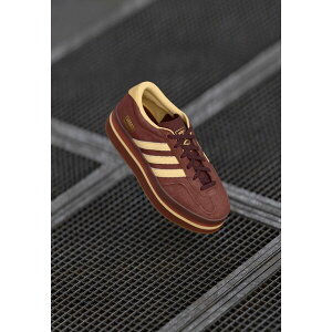 AfB_XIWiX fB[X Xj[J[ V[Y GAZELLE STACK - Trainers - fox brown/orange tint