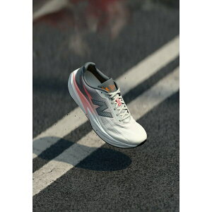 �j���[�o�����X �����Y �t�B�b�g�l�X �X�|�[�c FUELCELL REBEL V5 - Road running shoes - grapefruit