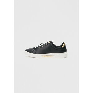 g~[ qtBK[ fB[X Xj[J[ V[Y ESSENTIAL CHIC COURT - Trainers - black