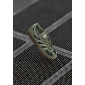 AfB_XIWiX Y Xj[J[ V[Y HANDBALL SPEZIAL ST UNISEX - Skate shoes - medium dark khaki/silver pebble/cream white