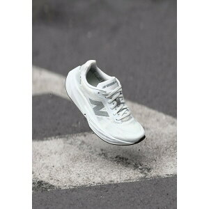 j[oX fB[X tBbglX X|[c FUELCELL REBEL V5 - Road running shoes - white/silver-coloured metallic