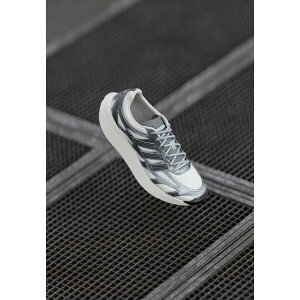 AfB_XIWiX Y Xj[J[ V[Y ADIZERO ARUKU UNISEX - Trainers - silver-coloured metallic/crystal white/grey three