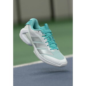 AfB_X fB[X tBbglX X|[c ADIZERO UBERSONIC 5 - Multicourt tennis shoes - footwear white/silver-coloured metallic/mint ton