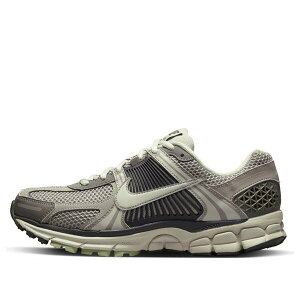Nike �i�C�L ���f�B�[�X �X�j�[�J�[ Cobblestone/Light Bone �y(WMNS) Nike Air Zoom Vomero 5 'Cobblestone' FB8825-001�z �T�C�Y US_W_10