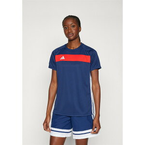 AfB_X fB[X TVc gbvX TIRO25 ESSENTIALS - Print T-shirt - team navy red