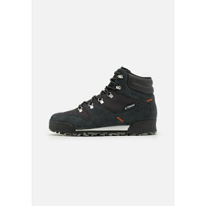 AfB_X ebNX Y oXPbg{[ X|[c TERREX SNOWPITCH COLD.RDY HIKING SHOES - Hiking shoes - core black/semi impact orange