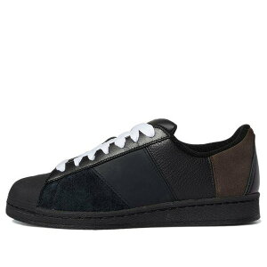 adidas �A�f�B�_�X �����Y �X�j�[�J�[ �yadidas originals Unisex Superstar 82 Panel Low-Top Sneakers Black GW0775�z �T�C�Y US_9(27.0cm)