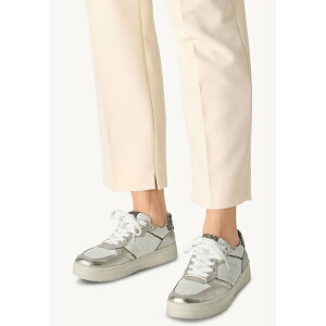 ^}X fB[X Xj[J[ V[Y Trainers - pewter comb