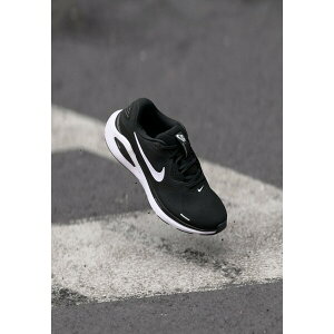 iCL Y T_ V[Y STRUCTURE 26 - Road running shoes - black/white/wolf grey/metallic silver