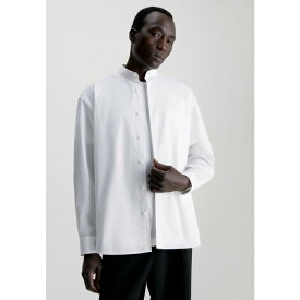 カルバンクライン メンズ シャツ トップス POPLIN MODERN POCKETS - Shirt - bright white