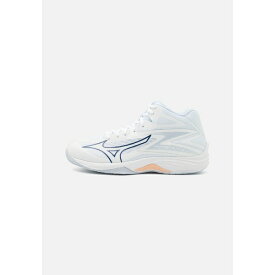 ミズノ レディース フィットネス スポーツ THUNDER BLADE Z MID - Volleyball shoes - white/halogenblue/peachparfait