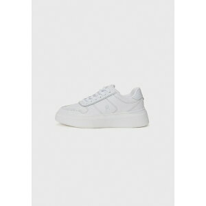 g~[ qtBK[ fB[X Xj[J[ V[Y Trainers - white