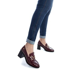 キシタイ レディース スリッポン・ローファー シューズ Women's Patent Leather Heeled Loafers, Carmela Collection By XTI Burgundy