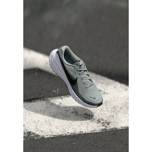 iCL Y jO X|[c REVOLUTION 8 - Road running shoes - light smoke grey/black/smoke grey/white