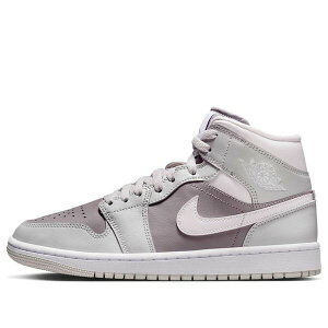 Air Jordan �W���[�_�� ���f�B�[�X �X�j�[�J�[ Photon Dust/White/Atmosphere �y(WMNS) Air Jordan 1 Mid 'Photon Dust Atmosphere' BQ6472-008�z �T�C�Y US_9.5(26.5cm)