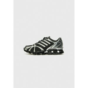 AfB_XIWiX fB[X Xj[J[ V[Y MEGA GHOSTRIDE UNISEX - Trainers - core black/iron met