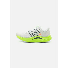 ニューバランス レディース テニス スポーツ FUELCELL PROPEL V4 - Neutral running shoes - white