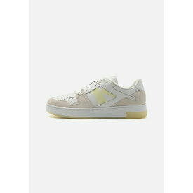 カルバンクライン メンズ スニーカー シューズ BASKET CUPSOLE GLOW IN THE DARK - Trainers - bright white