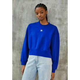 アディダスオリジナルス レディース パーカー・スウェットシャツ アウター ESSENTIALS CREW - Sweatshirt - semi lucid blue