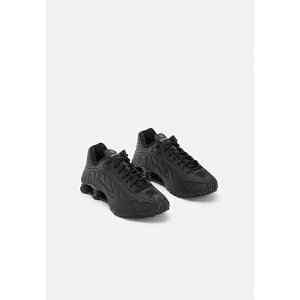 iCL fB[X Xj[J[ V[Y SHOX R4 - Trainers - black/orange