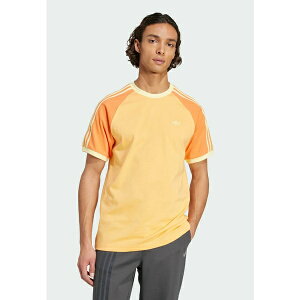 �A�f�B�_�X�I���W�i���X �����Y T�V���c �g�b�v�X CALI TEE - Print T-shirt - hazy orange semi solar orange almost yellow