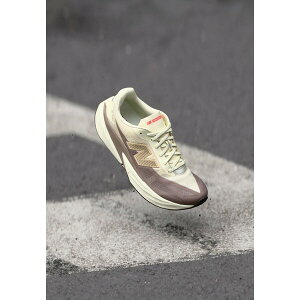 j[oX Y tBbglX X|[c FUELCELL REBEL V5 - Road running shoes - earth shadow
