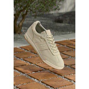 g~[qtBK[ fB[X Xj[J[ V[Y LOW PROFILE RUNNER - Trainers - newsprint