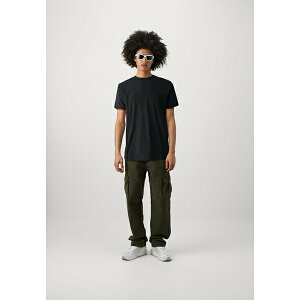 �T���^�N���[�Y ���f�B�[�X T�V���c �g�b�v�X OPUS DOT BACK UNISEX 2 PACK - Print T-shirt - black/white