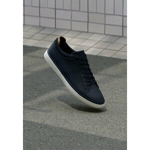 �A���h �����Y �X�j�[�J�[ �V���[�Y FINESPEC PILLOW WALK - Trainers - black