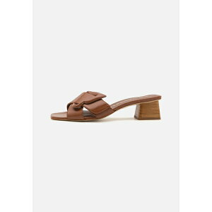 \tBAEFuX^[ fB[X T_ V[Y BLAIR LOW MULE - Heeled mules - caramello