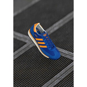AfB_XIWiX Y Xj[J[ V[Y SL 72 RS UNISEX - Trainers - team royal blue/crew orange/off white