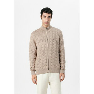 �g�~�[ �q���t�B�K�[ �����Y �j�b�g&�Z�[�^�[ �A�E�^�[ CLASSIC CABLE ZIP THROUGH - Cardigan - coastal taupe