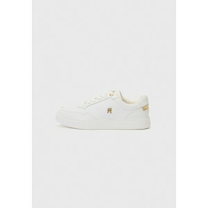 g~[ qtBK[ fB[X Xj[J[ V[Y ESSENTIAL ELEVATED COURT - Trainers - white/gold-coloured