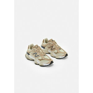 �j���[�o�����X �����Y �X�j�[�J�[ �V���[�Y U9060 UNISEX - Trainers - brown