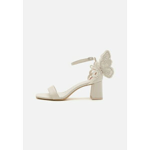 �\�t�B�A�E�F�u�X�^�[ ���f�B�[�X �I�b�N�X�t�H�[�h �V���[�Y CHIARA BRODERIE MID BLOCK - Bridal shoes - gardenia