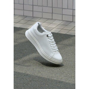 �A���h �����Y �X�j�[�J�[ �V���[�Y MAGNUS PILLOW WALK - Trainers - natural