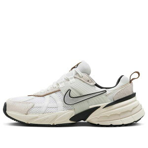 Nike iCL fB[X Xj[J[ Summit White/White/Light Orewood Brown/Chrome y(WMNS) Nike V2K Run 'Summit White Light Orewood Brown' FN6703-100z TCY US_8.5(25.5cm)