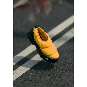 m[XtFCX fB[X T_ V[Y BASE CAMP THERMOBALL MULE UNISEX - Clogs - summit gold/black