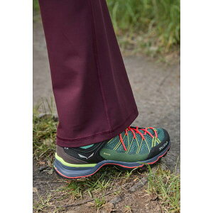 T fB[X nCLO X|[c MOUNTAIN TRAINER LITE GORE TEX - Hiking shoes - feld green/fluo coral