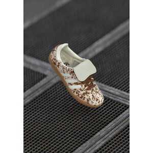 �A�f�B�_�X�I���W�i���X ���f�B�[�X �X�j�[�J�[ �V���[�Y SAMBA LT - Trainers - off white/lucid pink