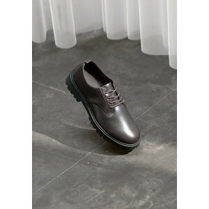 NG fB[X T_ V[Y LOGAN UNISEX - Lace-ups - walrus brown/black