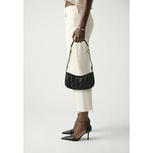 QX fB[X V_[obO obO ALDINA - Cross body bag - black