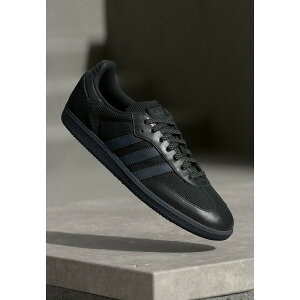 AfB_XIWiX Y Xj[J[ V[Y SAMBA OG UNISEX - Trainers - core black/carbon/silver metallic